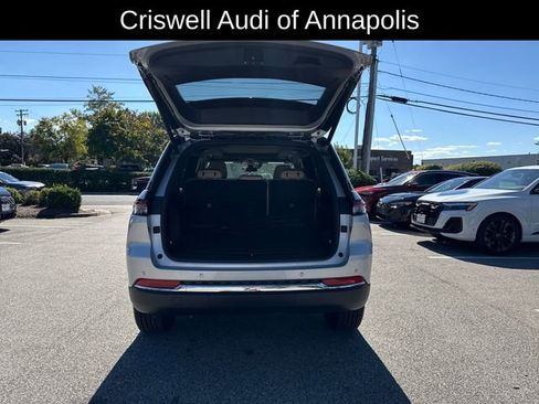 Used 2025 Jeep Grand Cherokee Limited image 10