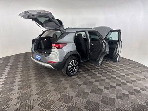 Used 2025 Chevrolet TrailBlazer LT AWD/4WD image 18