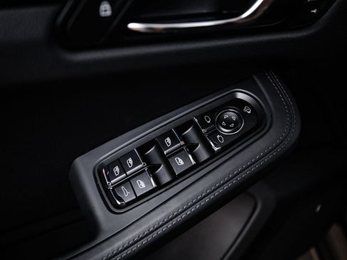 Certified 2026 Porsche Macan AWD/4WD image 22