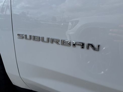 Used 2023 Chevrolet Suburban Premier image 12