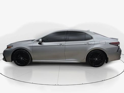 Used 2022 Toyota Camry XSE FWD image 9