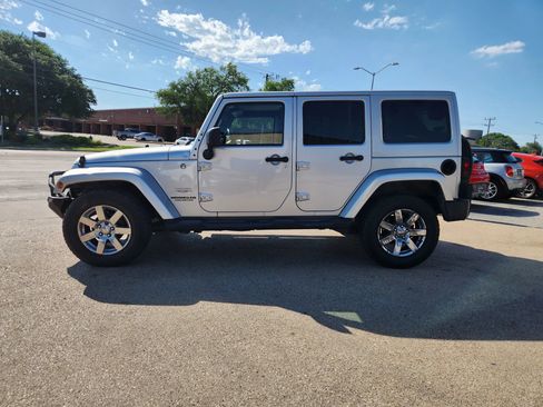 Used 2012 Jeep Wrangler Unlimited Sahara AWD/4WD image 1