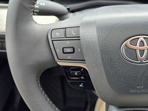 Used 2026 Toyota Camry XLE AWD/4WD image 30