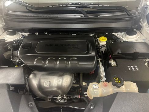 Used 2020 Jeep Cherokee Latitude Plus w/ Cold Weather Group AWD/4WD image 38
