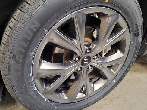 Used 2017 Hyundai Santa Fe Sport image 31