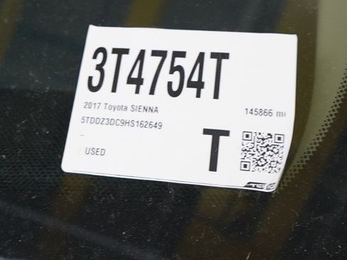 Used 2017 Toyota Sienna XLE Premium AWD/4WD image 35