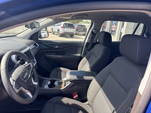 Used 2023 GMC Acadia SLE w/ Driver Convenience Package image 9