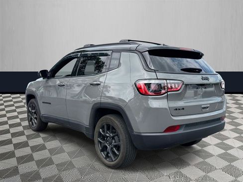 Used 2024 Jeep Compass Latitude w/ Convenience Group AWD/4WD image 4