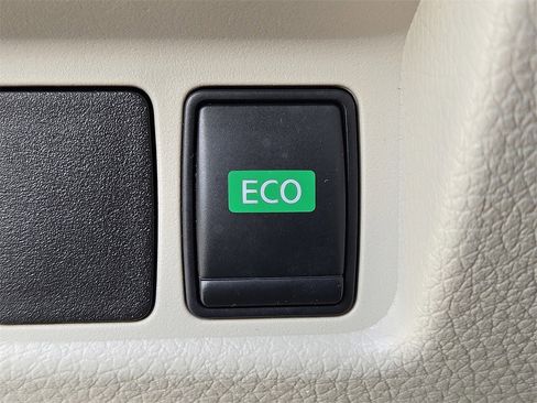 Used 2018 Nissan Rogue Sport SV w/ SV Technology Package image 25