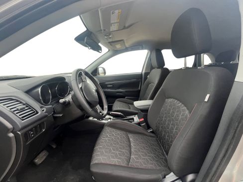 Used 2025 Mitsubishi Outlander Sport LE image 9