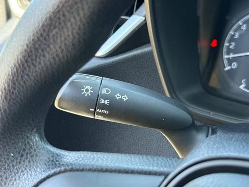 Used 2020 Toyota Corolla LE image 37