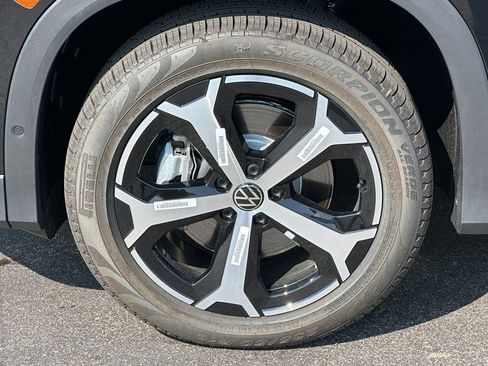 New 2025 Volkswagen Tiguan SE image 6