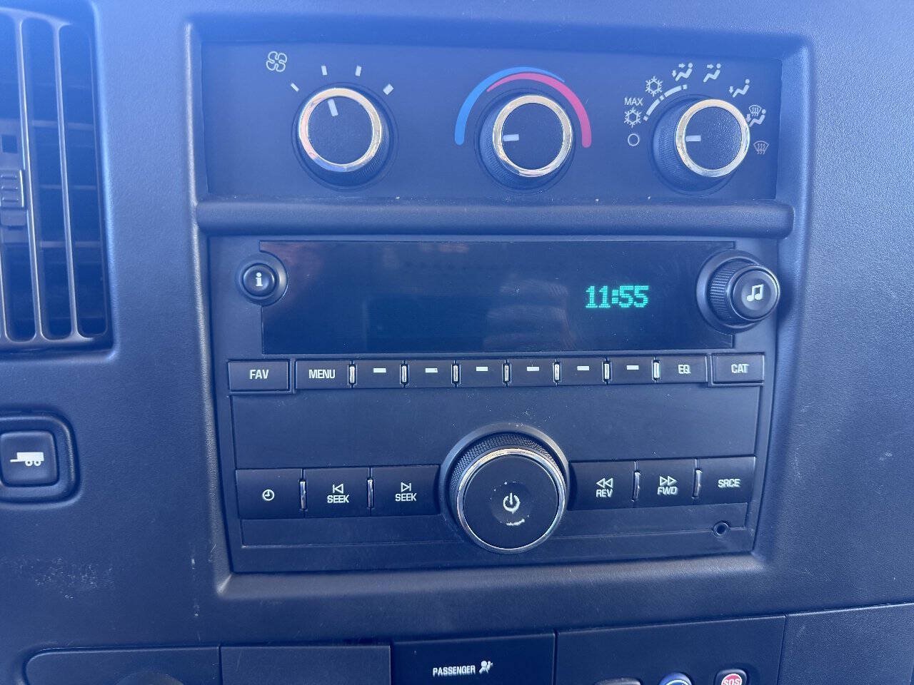 Used 2018 Chevrolet Express 3500 Extended w/ Driver Convenience Package RWD image 20