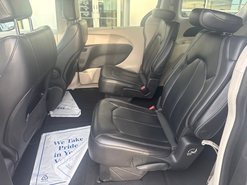 Used 2020 Chrysler Voyager Lxi FWD image 30