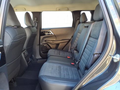 New 2026 Mitsubishi Outlander SE FWD image 13