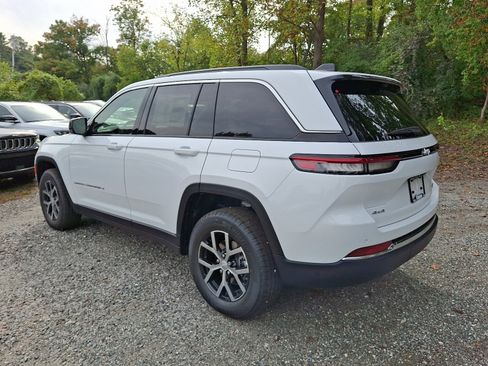 New 2025 Jeep Grand Cherokee Limited w/ Luxury Tech Group II image 3
