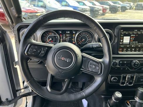 Used 2022 Jeep Gladiator Willys image 13