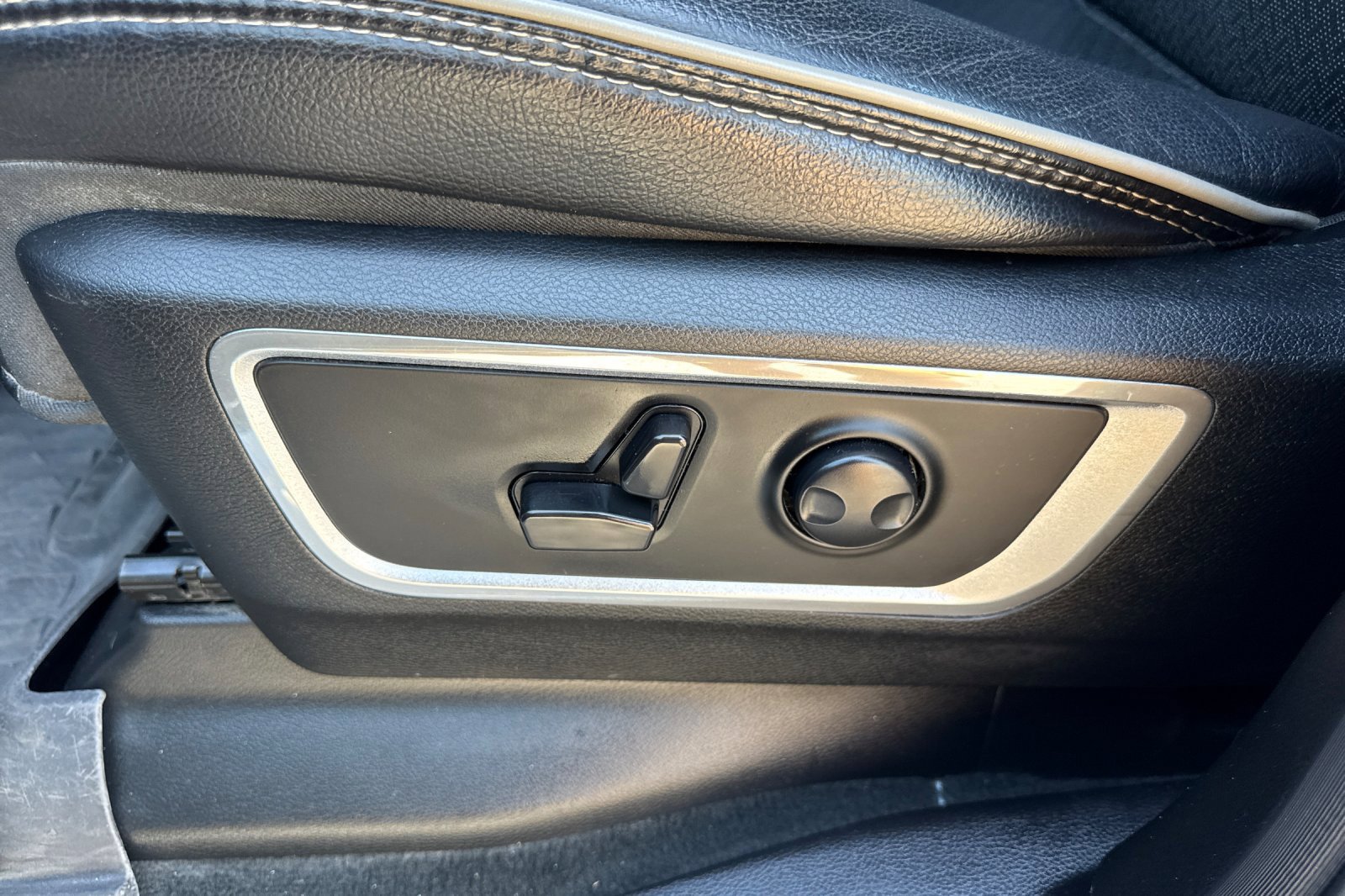 Used 2023 RAM 1500 Laramie AWD/4WD image 12