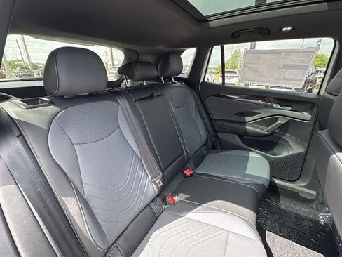 New 2026 Volkswagen Tiguan SE R-Line FWD image 10