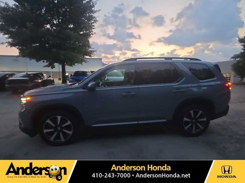 Used 2024 Honda Pilot Touring image 1