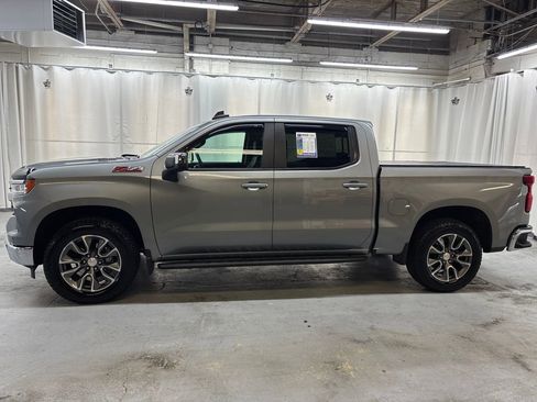 Used 2025 Chevrolet Silverado 1500 LT AWD/4WD image 2
