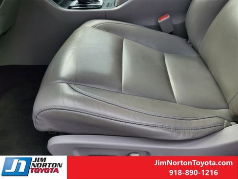 Used 2019 Toyota Highlander XLE image 27