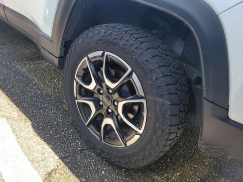 Used 2025 Jeep Compass Trailhawk AWD/4WD image 5