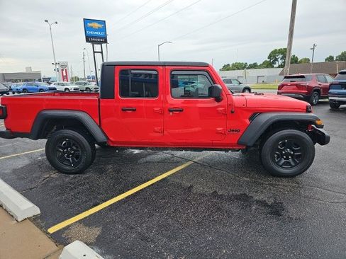 Used 2023 Jeep Gladiator Sport image 8