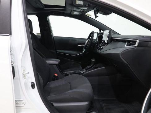 Used 2022 Toyota Corolla SE w/ SE Premium Package FWD image 31