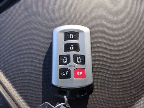 Used 2017 Toyota Sienna XLE w/ XLE Navigation Package image 30