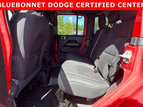 Used 2020 Jeep Wrangler Unlimited Sahara w/ LED Lighting Group AWD/4WD image 15