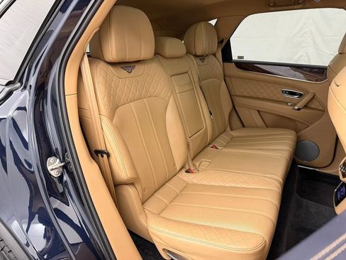 Used 2017 Bentley Bentayga AWD/4WD image 33