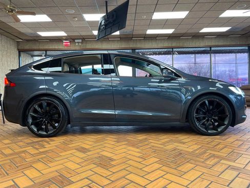 Used 2016 Tesla Model X 90D image 8