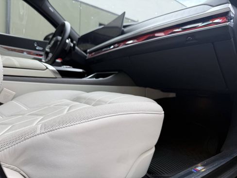 Used 2023 BMW 760i xDrive AWD/4WD image 39