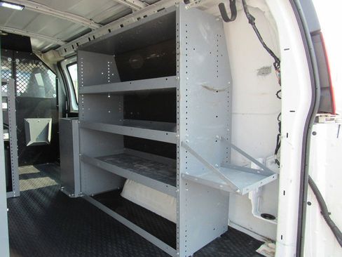 Used 2016 Chevrolet Express 2500 RWD image 23