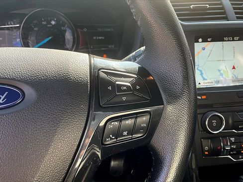 Used 2018 Ford Explorer XLT w/ XLT Technology Feature Bundle image 12