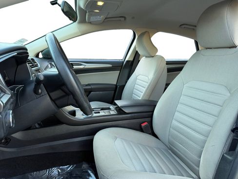 Used 2018 Ford Fusion S image 9