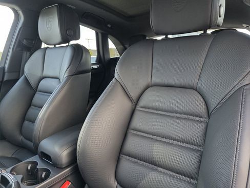 New 2026 Porsche Macan AWD/4WD image 5