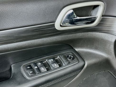 Used 2021 Jeep Grand Cherokee Laredo X AWD/4WD image 15
