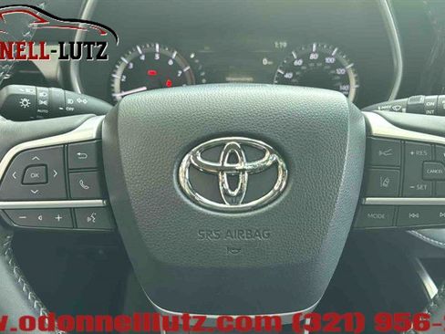 Used 2024 Toyota Highlander XLE FWD image 17