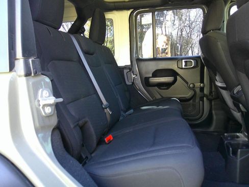 Used 2018 Jeep Wrangler Unlimited Sport image 16