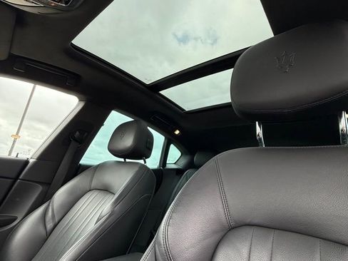 Used 2020 Maserati Levante AWD/4WD image 11