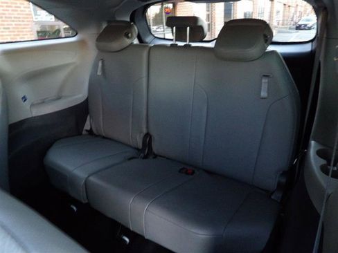 Used 2021 Toyota Sienna XLE image 13