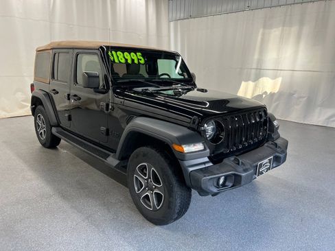 Used 2020 Jeep Wrangler Unlimited Sport AWD/4WD image 3