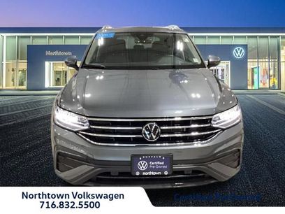 Used 2024 Volkswagen Tiguan SE w/ Panoramic Sunroof Package