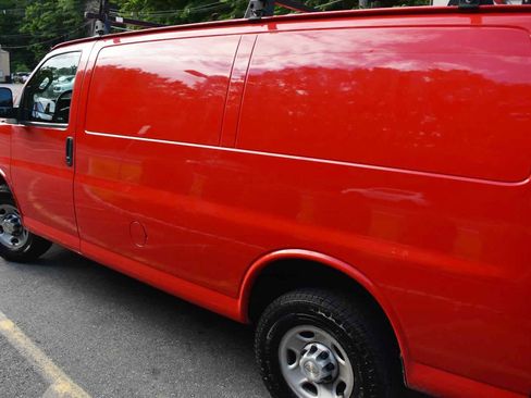 Used 2020 Chevrolet Express 2500 RWD image 46