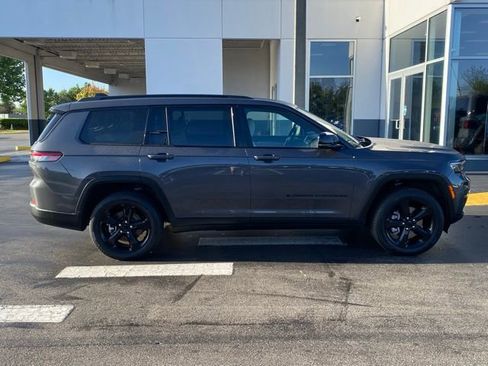 Used 2025 Jeep Grand Cherokee L Limited w/ Luxury Tech Group II AWD/4WD image 11