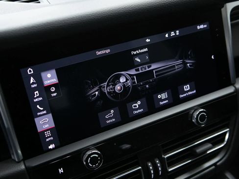 Certified 2023 Porsche Macan image 15