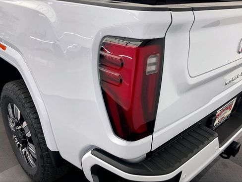 New 2026 GMC Sierra 2500 Denali w/ Denali Reserve Package AWD/4WD image 16