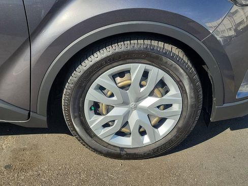 Used 2019 Toyota C-HR LE image 5